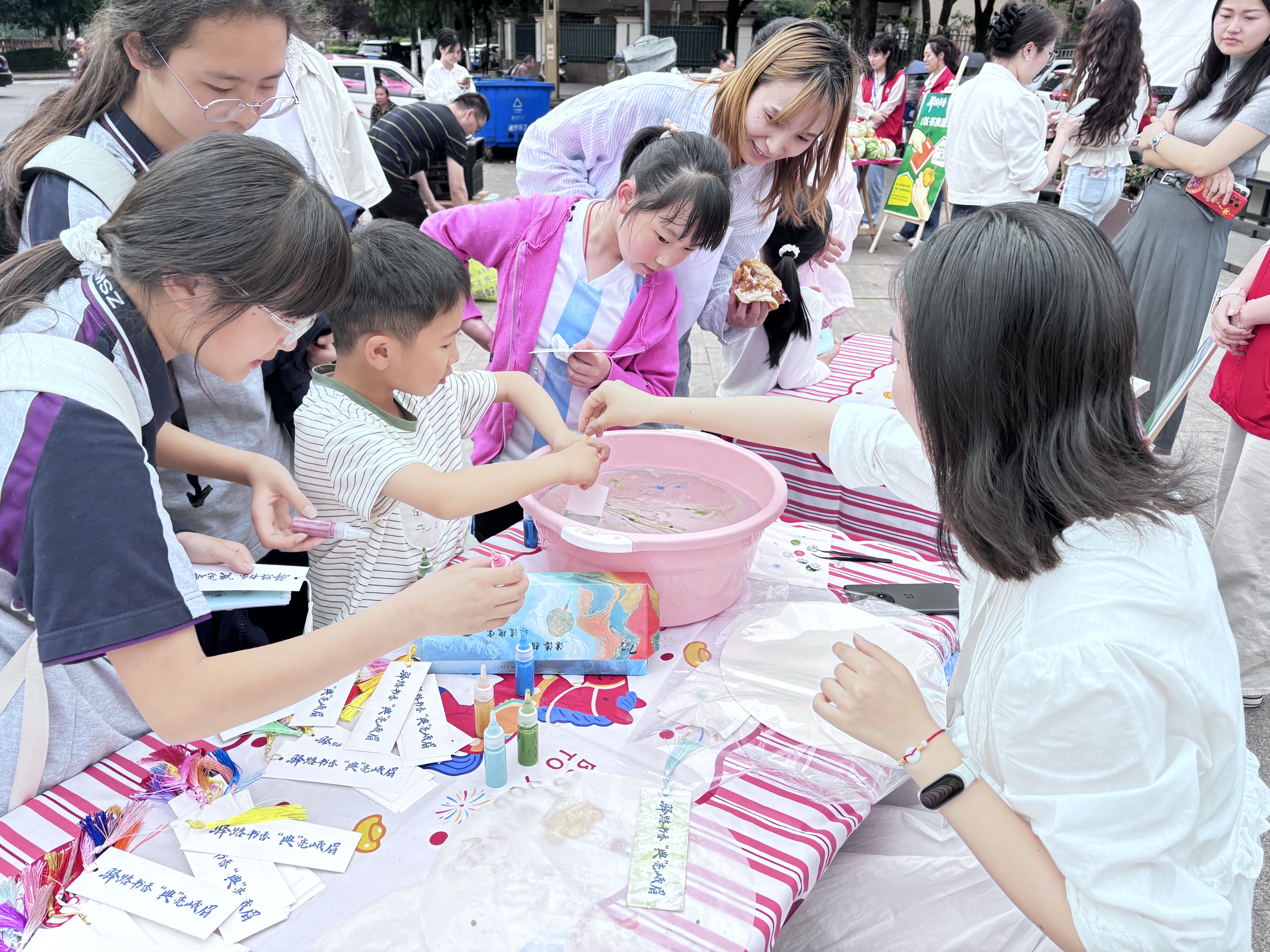 峨眉山市“驿路书香・‘典’亮峨眉”2026 年全民阅读活动周暨版权宣传 “绿书签” 活动正式启幕